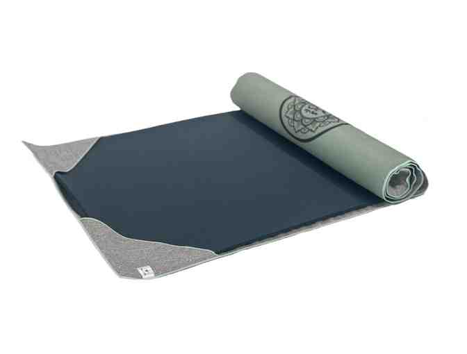 Microfiber Yoga Towel with Alignment Lines - Green - Photo 3