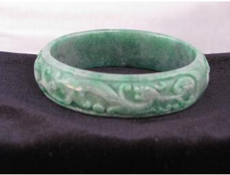 Carved jade bracelet with dragon pattern - For small wrist only