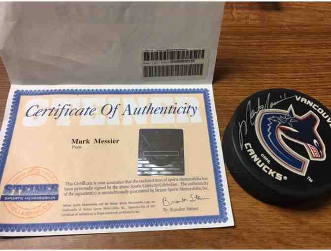 Mark Messier Signed Puck