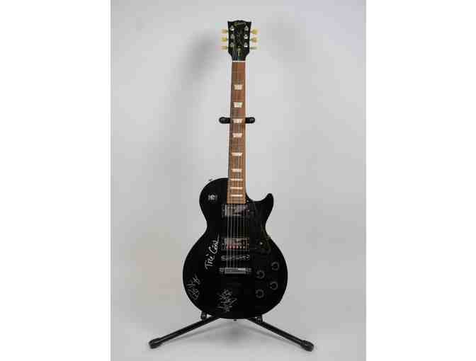 2015 Gibson guitar, signed by Green Day at the 2015 Induction Ceremony