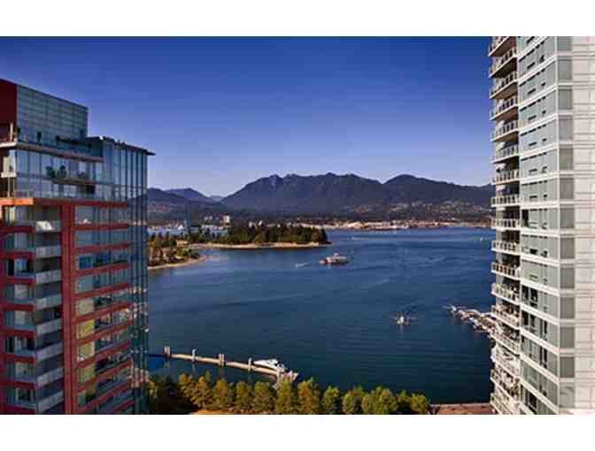 Hotel voucher - Pinnacle Hotel Harbourfront, 1 night & breakfast for 2 - Value $400