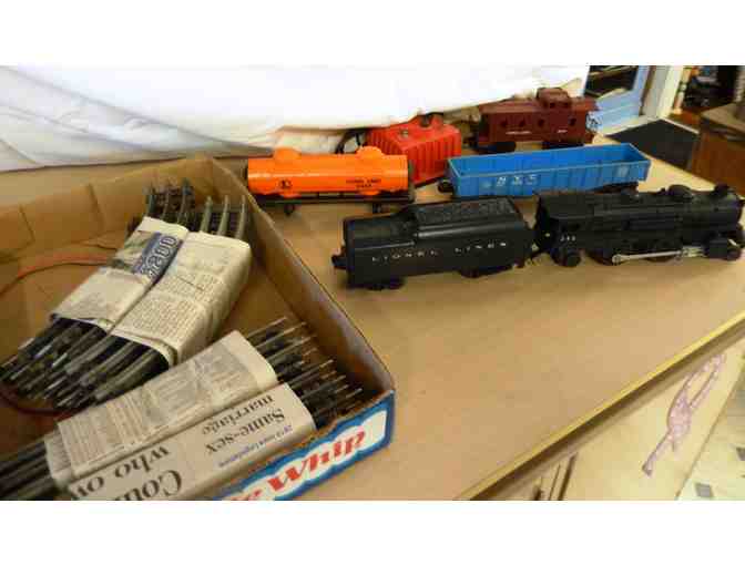 Five piece Lionel Train set with Track