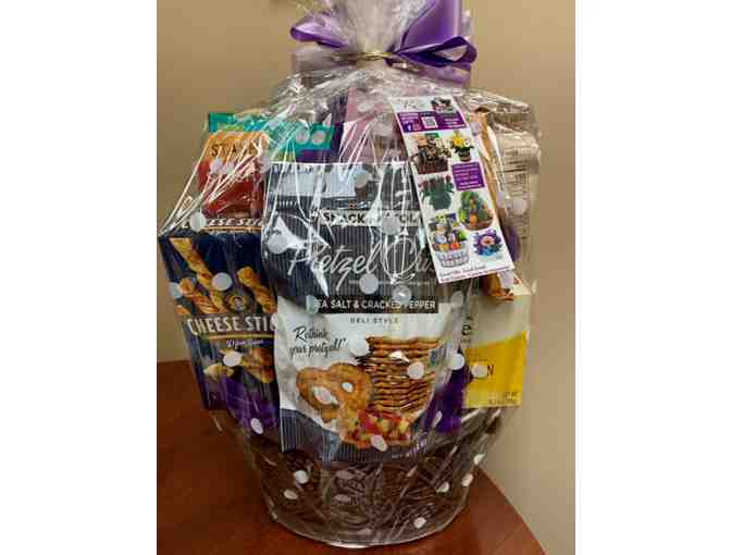 Gourmet Gift Basket from Dave's Marketplace (II)