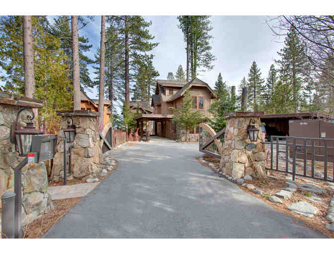 Fabulous 2-story Lakeview Tahoe Vacation Home - 1 week 10/15 - 4/16