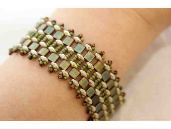 Green Bead and Sterling Clasp Bracelet
