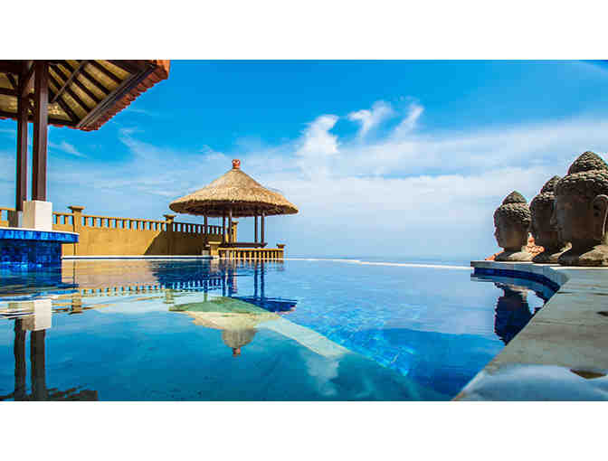 The World Traveler - Travel Package for 2