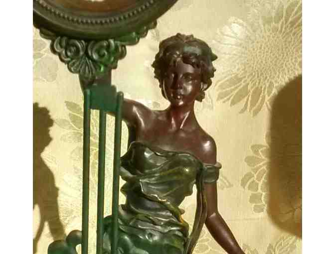 Charming working statuary clock