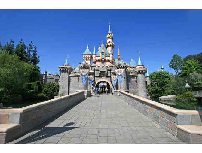 Disneyland Star Wars Adventure - 2 Days for 4