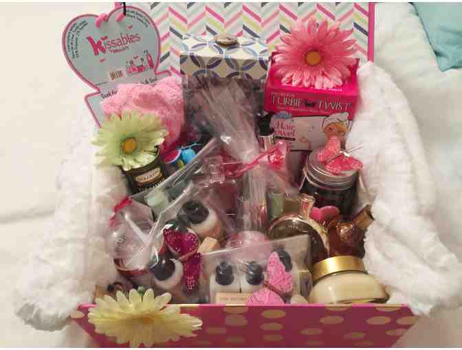 Bloomingdale's 'Bloom Box' Gift Basket