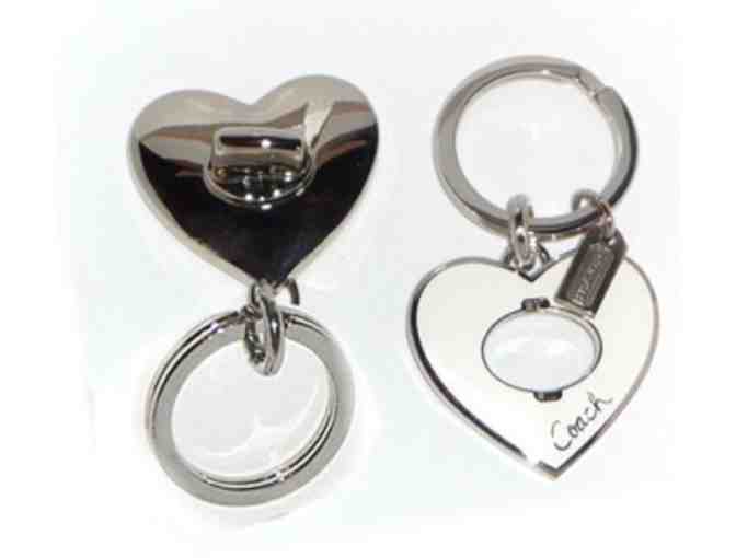 COACH White Enamel Heart Turnlock Valet Security Keychain - new with tags