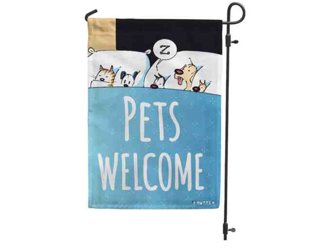 Mutts Pets Welcome Garden Flag - Photo 1