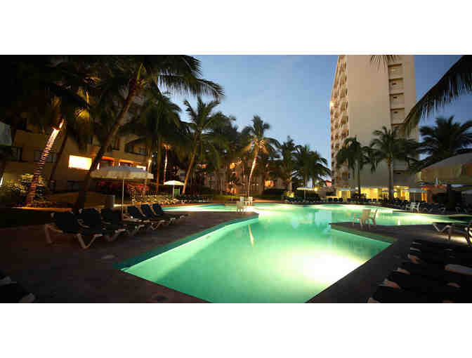7 nights luxurious resort in Mazatlan, tripadvisor 3.5 star resort $903 Value + $100 FOOD