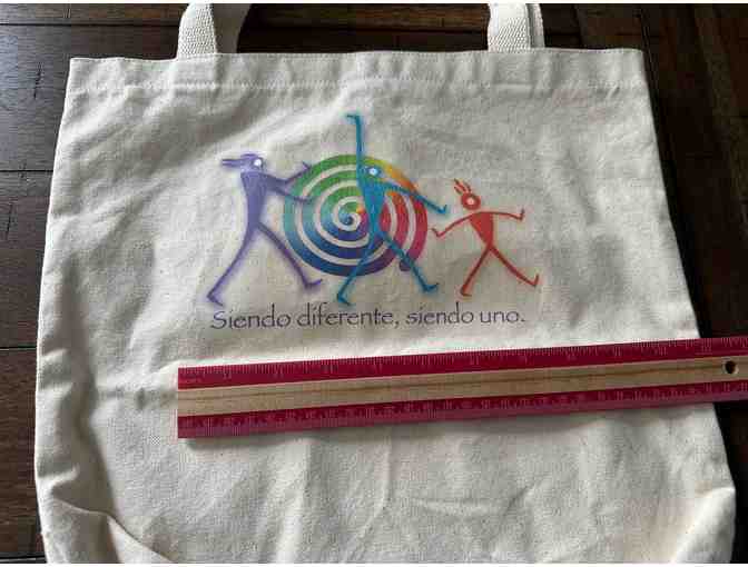 Siendo diferente, siendo uno | A Canvas Tote