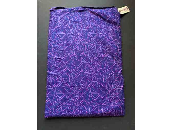 Comfy Pet Cushion Graphic Triangles Purple Pink