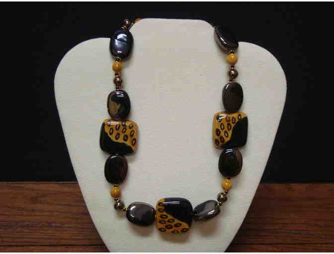 Kazuri Bead Necklace - style Jonathan, color beehive