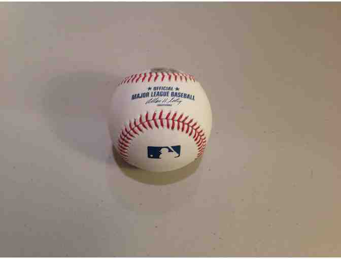 Autographed baseball by Tim Lincecum - SF Giants (T)