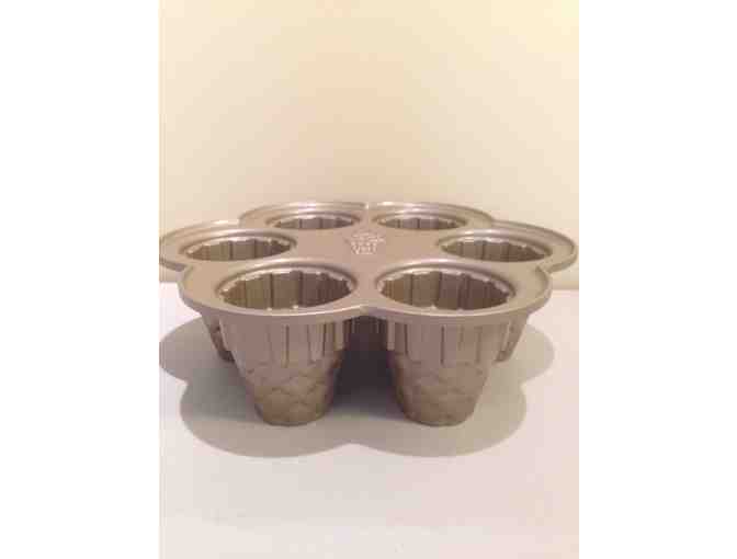 Nordic Ware Ice Cream Cone Cupcake Pan (T)