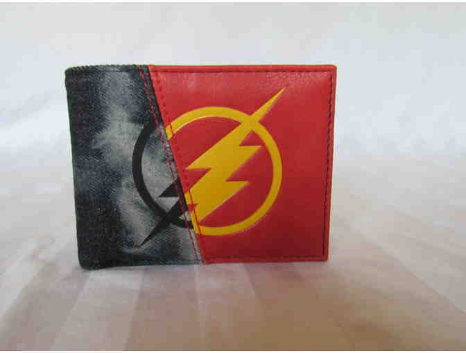 DC Comics 'The Flash' Snapback Cap and Wallet