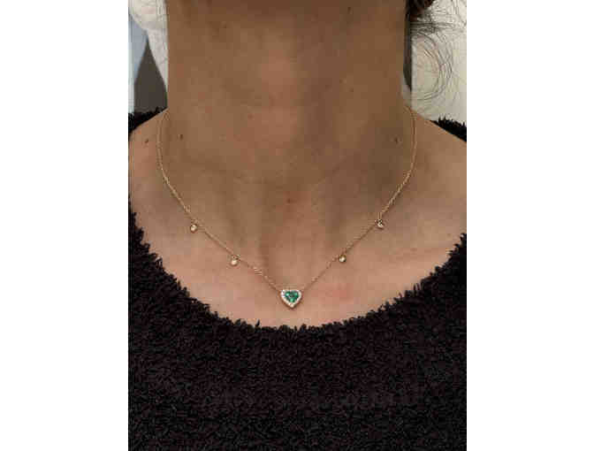 XIV Karats - 14 Karat Yellow Gold and Diamond Necklace with Heart Emerald - Photo 2