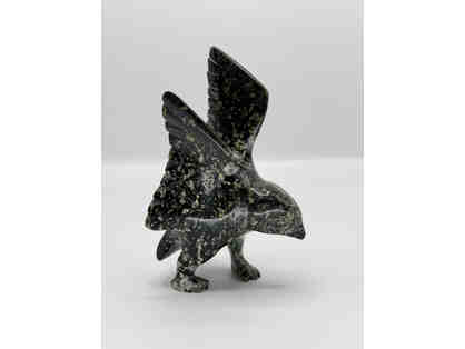 Carved eagle in serpentine - Inuit possible Kinngait (Cape Dorset)