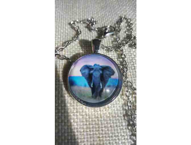 Wild Elephant Cabochon Fashion Necklace