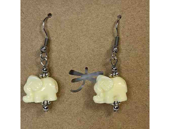 2 Decorative Umbra Ring Holders, 4 Ellie Zipper Pulls and Ellie Earrings